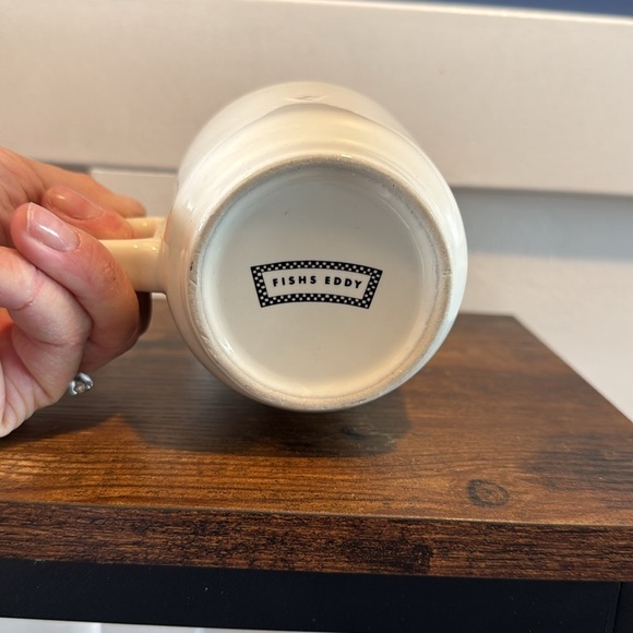 White Mug with Portrait Design of Oprah Winfrey 2020 by Fishs Eddy - Picture 5 of 7